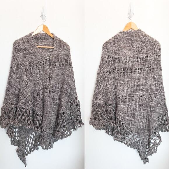Hand Knit Crochet Poncho Shawl Ornat Metal Clasps Hook Cottage Lavender Gray - Picture 3 of 8